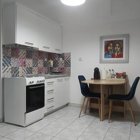 Lux Downtown * Serres