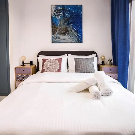 Lux Downtown Apartment *